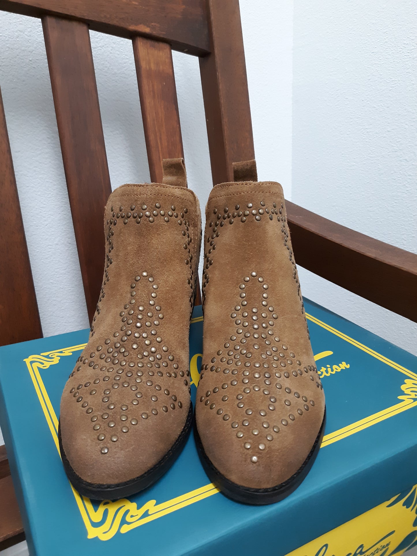 Sbicca tan ankle boot